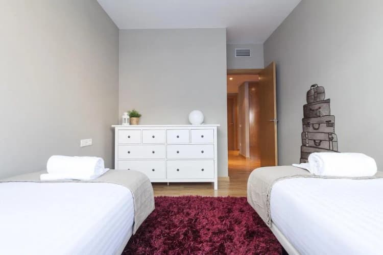 APARTMENT THREE BEDROOMS Room, Laumon, Barcelona