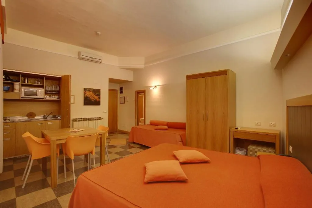 APARTMENT WITH KITCHENETTE Room, Delle Nazioni, Florence