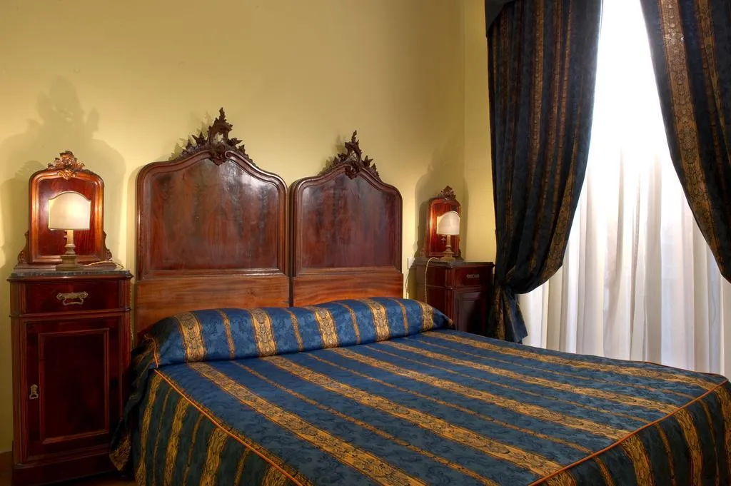 DOUBLE SINGLE USE SUPERIOR Room, Chiaja de Charme, Naples