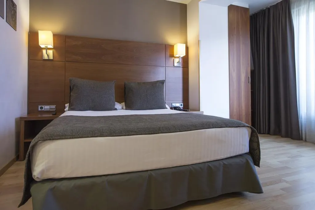 DOUBLE SINGLE USE STANDARD Room, Via Augusta, Barcelona