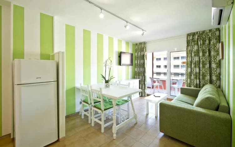 APARTMENT CAPACITY 4 ONE BEDROOM Room, Apartamentos Salles Beach, Costa Brava