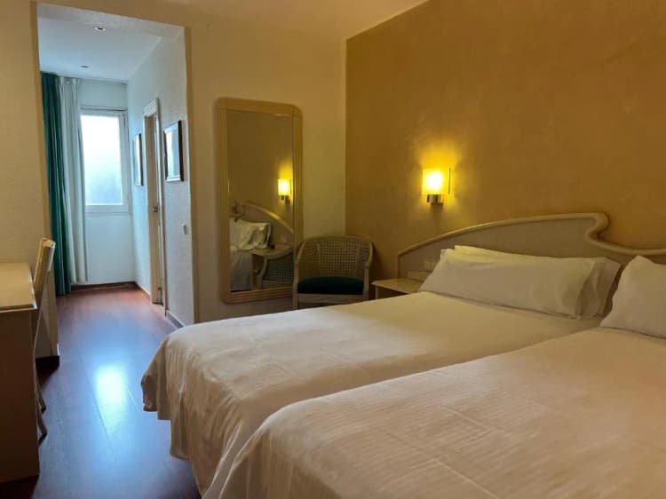 DOUBLE ECONOMY Room, Lleo, Barcelona
