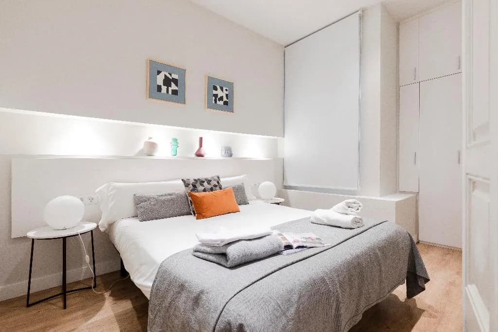 APARTMENT CAPACITY 4 TWO BEDROOMS Room, Aspasios Urquinaona Design, Barcelona