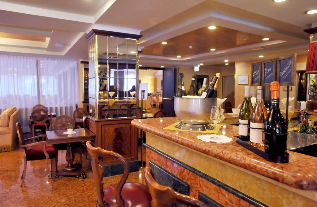 Bar, Santa Barbara, Milan