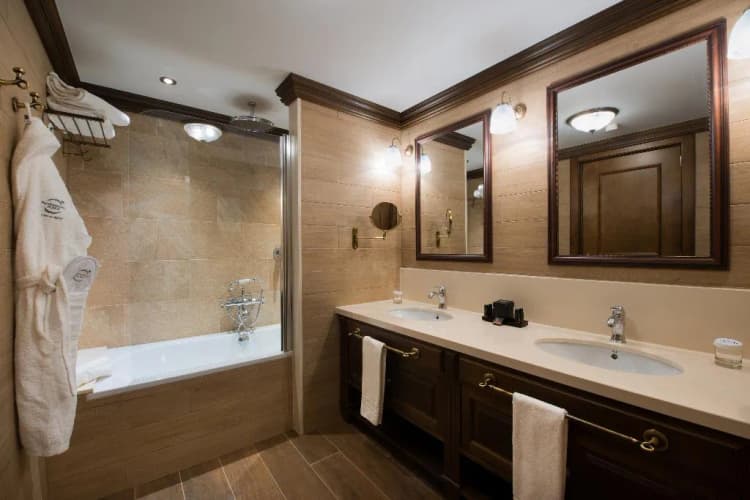 Double or Twin SUPERIOR Room, Portaventura Colorado Creek+ Ticket Included, Costa Dorada