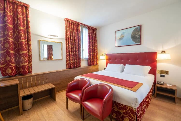 DOUBLE STANDARD Room, Regina, Milan