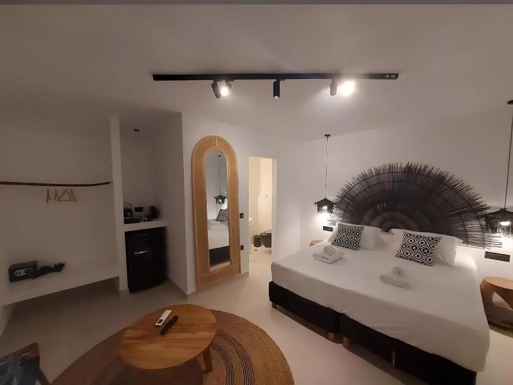 CAVE CAPACITY 2 Room, Gazelle Living, Santorini