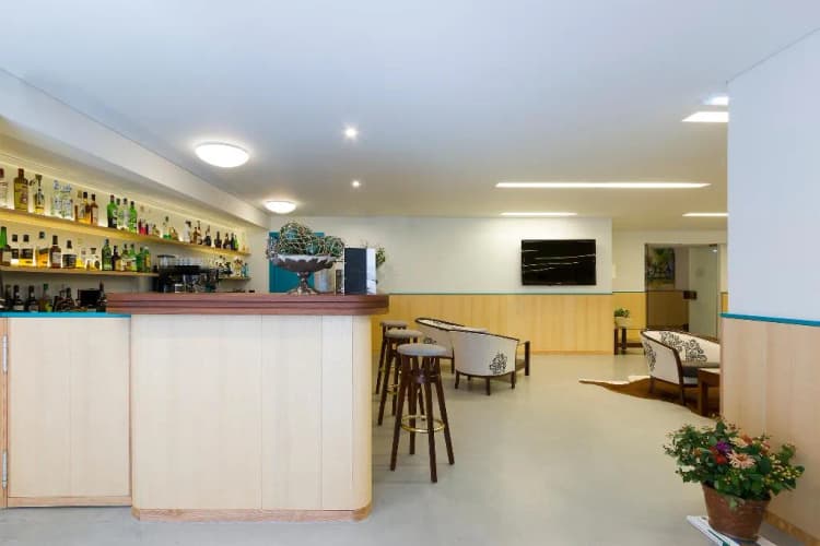 Bar, Meira, Porto