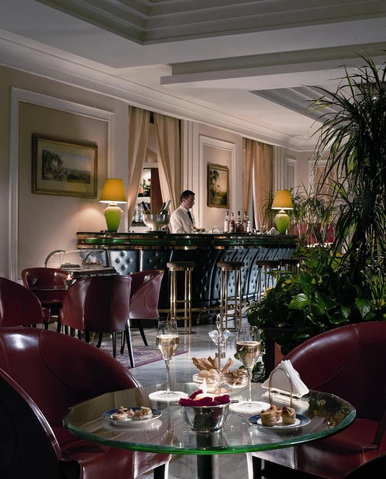 Bar, Grand Hotel Vesuvio Naples, Naples
