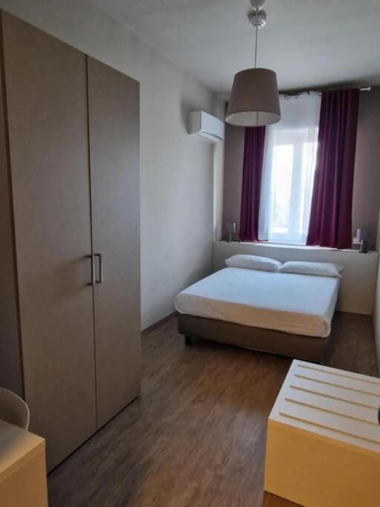 DOUBLE SUPERIOR QUEEN BED Room, Hotel Di Porta Romana, Milan