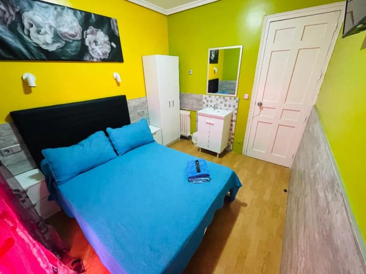 DOUBLE WITH SHARED BATHROOM Room, Hostal Numancia, Madrid