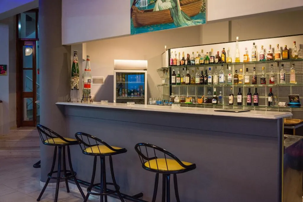 Bar, Nereides, Crete