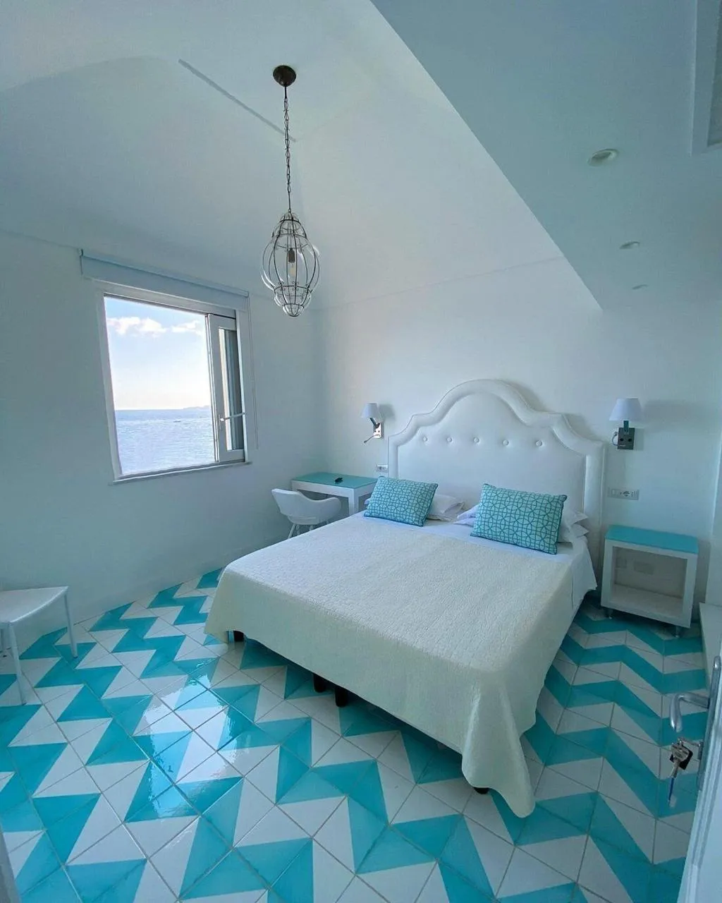 APARTMENT QUEEN SIZE BED Room, La Caravella Positano, Naples