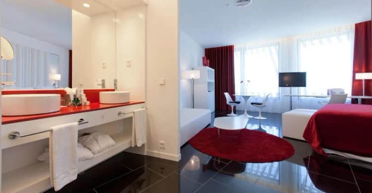 DOUBLE PREMIUM QUEEN BED Room, Santos Porta Fira, Barcelona