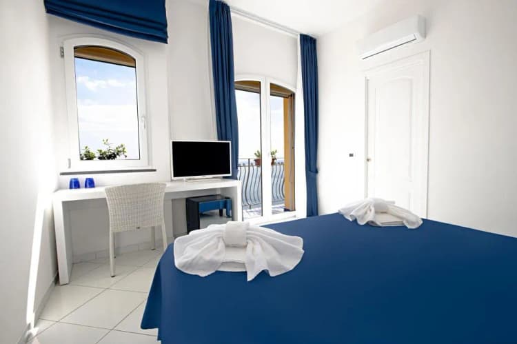 DOUBLE DELUXE SEA VIEW WITH BALCONY Room, Villa Pandora, Naples