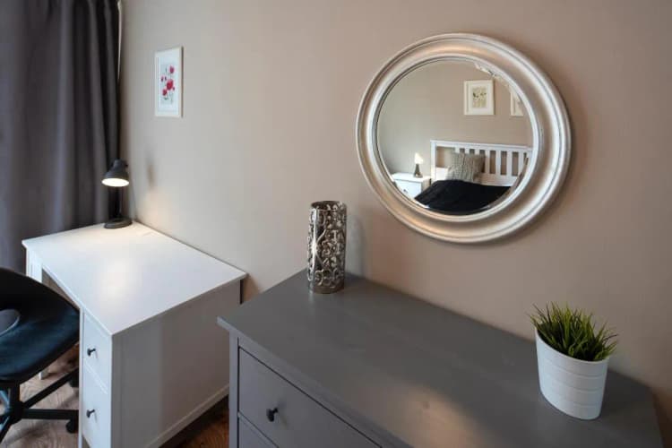 APARTMENT FOUR BEDROOMS TWO BATHROOMS Room, New Town - Apple Apartments, Prague