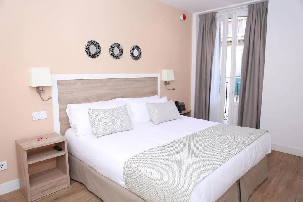 APARTMENT STANDARD Room, New Point Madrid Opera, Madrid