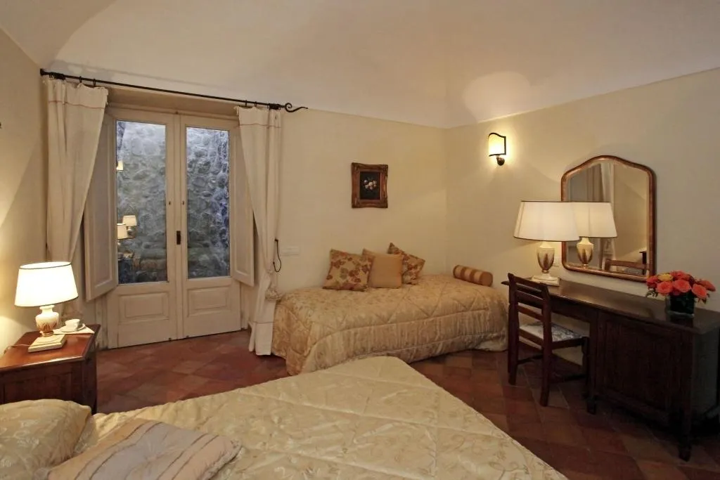 DOUBLE QUEEN SIZE BED Room, Villa Alba d'Oro - Historic Luxury Villa, Naples