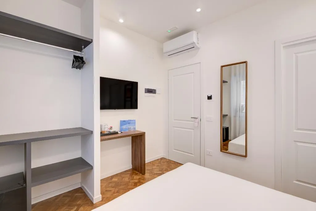 DOUBLE DELUXE Room, Well Suites - Piazza dei Martiri, Naples