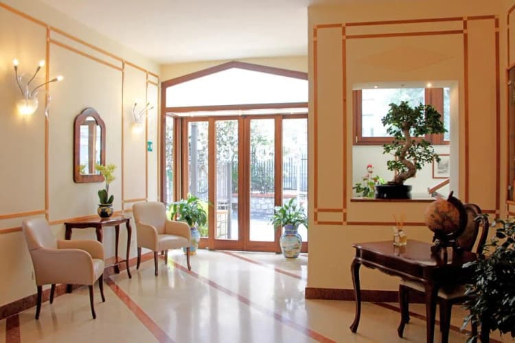 Lobby, Florida, Naples