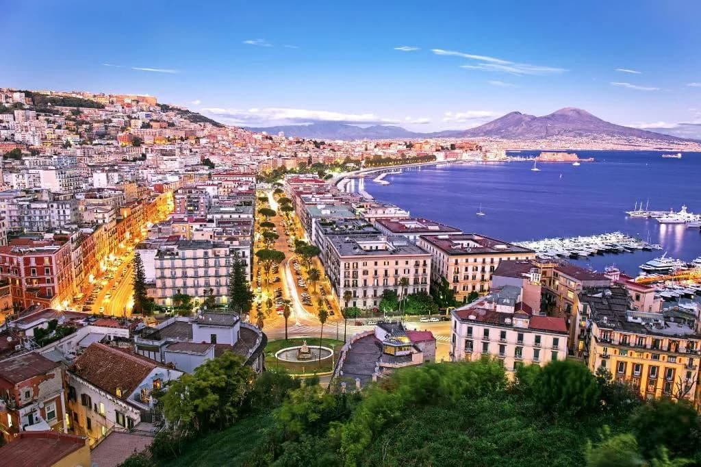 General view, 7Th Floor Suite, Naples