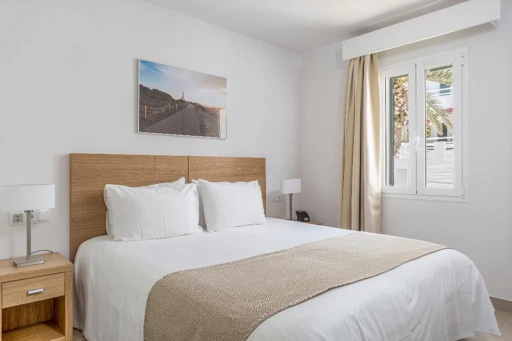 APARTMENT CAPACITY 4 ONE BEDROOM Room, White Sands Beach Club, Menorca
