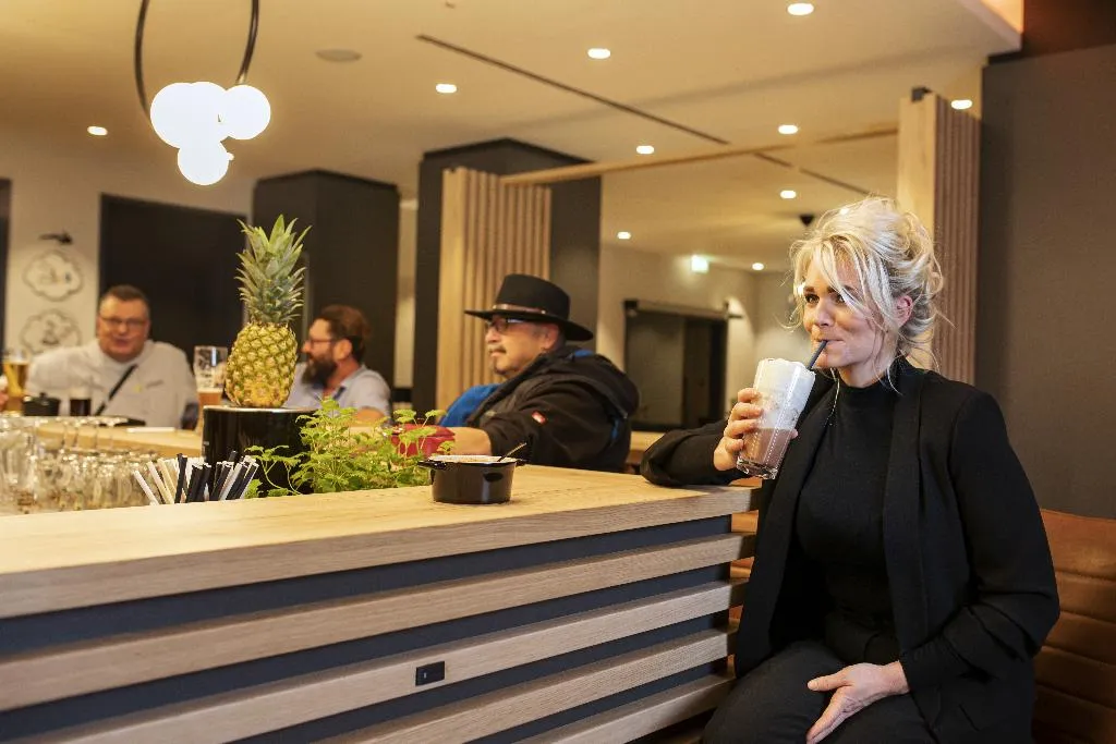 Bar, LOGINN Hotel Berlin Airport, Berlin