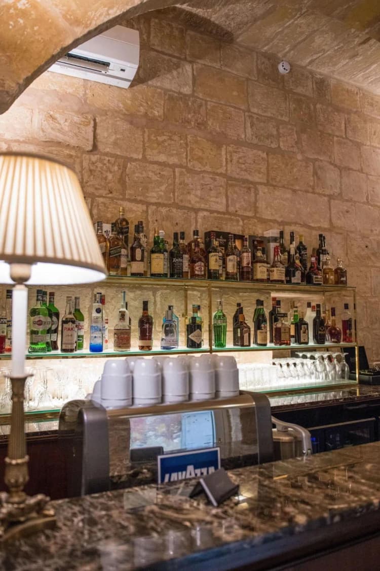 Bar, Palais Le Brun, Malta