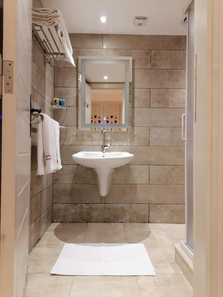 DOUBLE DELUXE Room, Almadiafa Hotel, Cairo