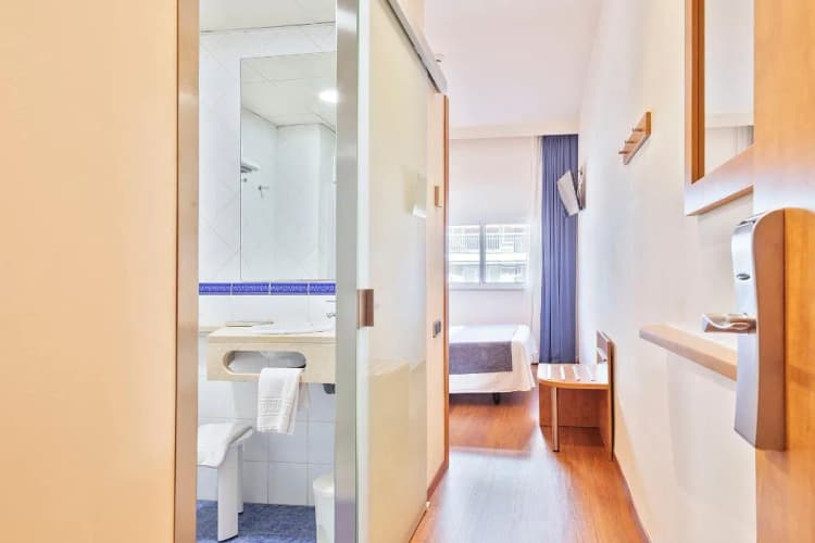 DOUBLE SINGLE USE STANDARD Room, Acta Antibes, Barcelona