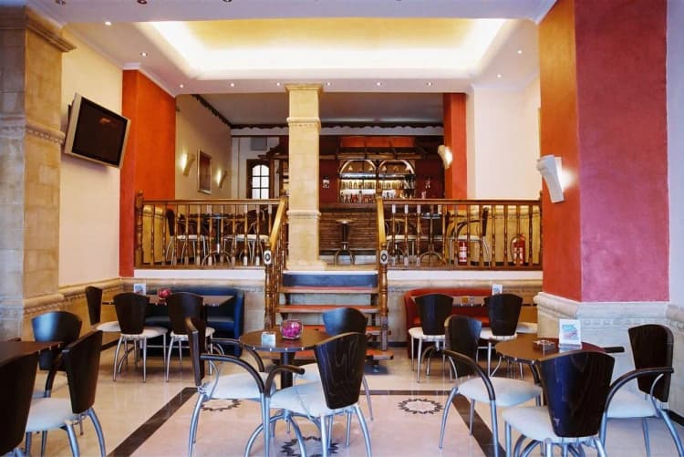 Bar, Anita, Athens