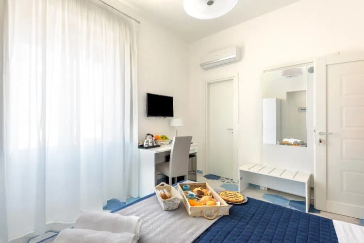 DOUBLE DELUXE WITH BALCONY Room, Caruso Suite, Naples