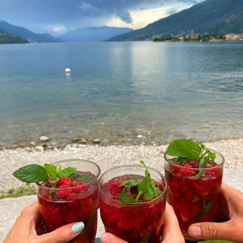 Bar, Regina, Milan