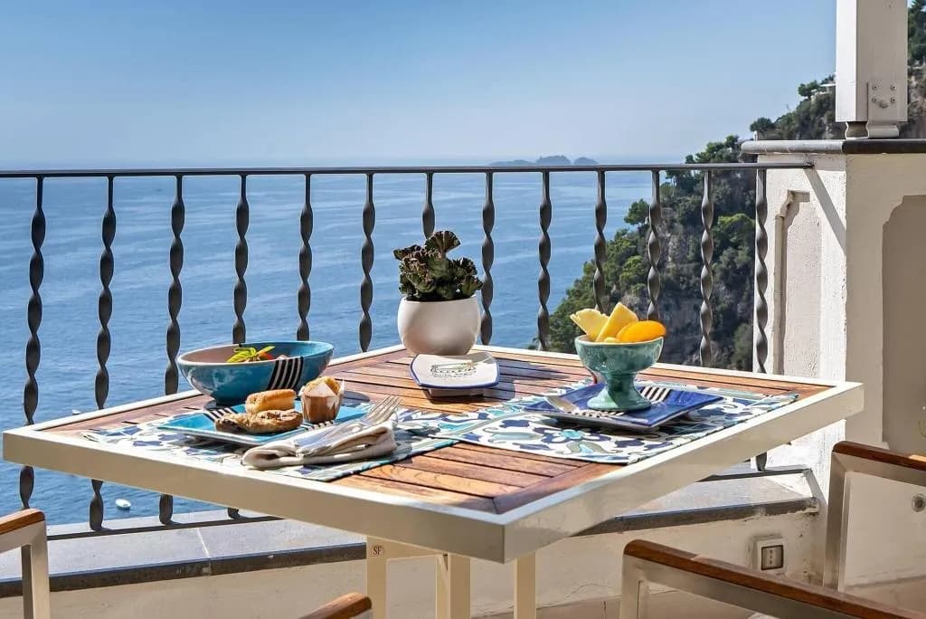 Bar, Punta Regina, Naples