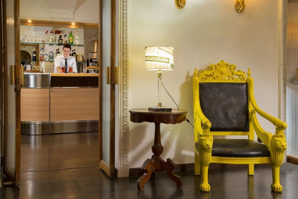 Bar, Nizza, Rome