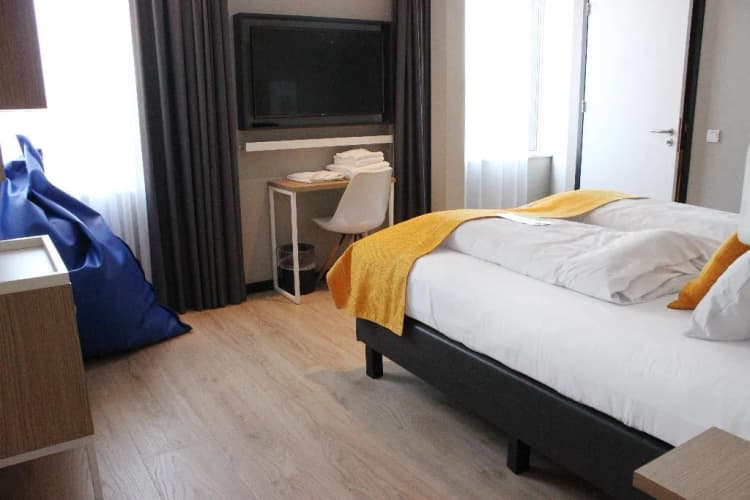 DOUBLE Accessible-Queen Size Bed Room, Holiday Inn - the niu, Dairy Haarlem, Amsterdam