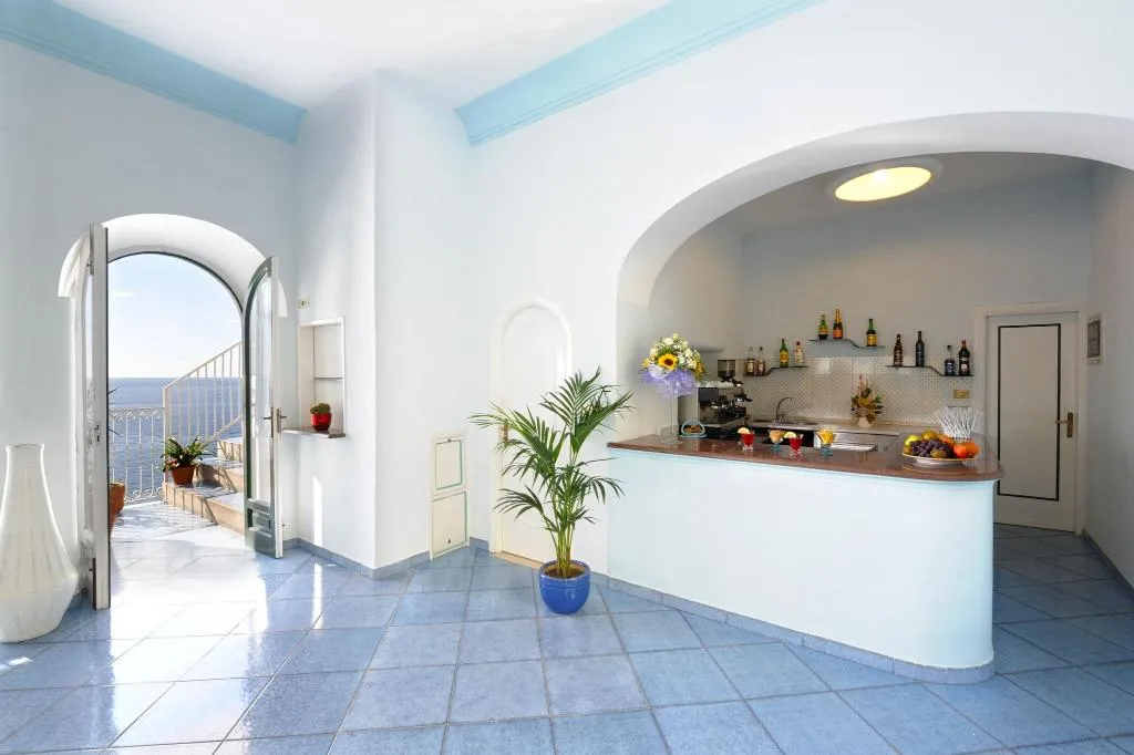 Bar, Torre Saracena, Naples