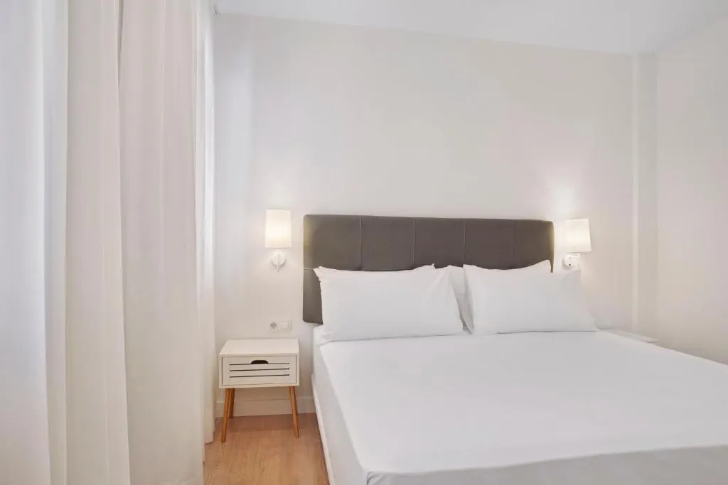 APARTMENT CAPACITY 4 ONE BEDROOM Room, Apartamentos Metrópolis Sevilla, Seville