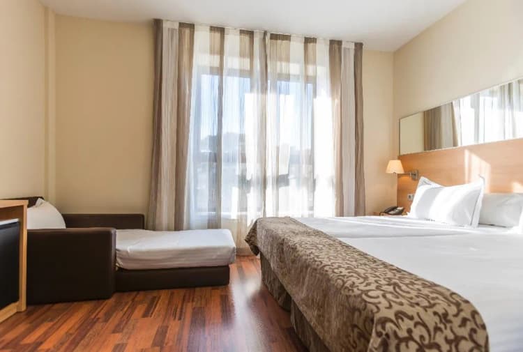 Double or Twin CAPACITY 3 Room, Desitges, Barcelona