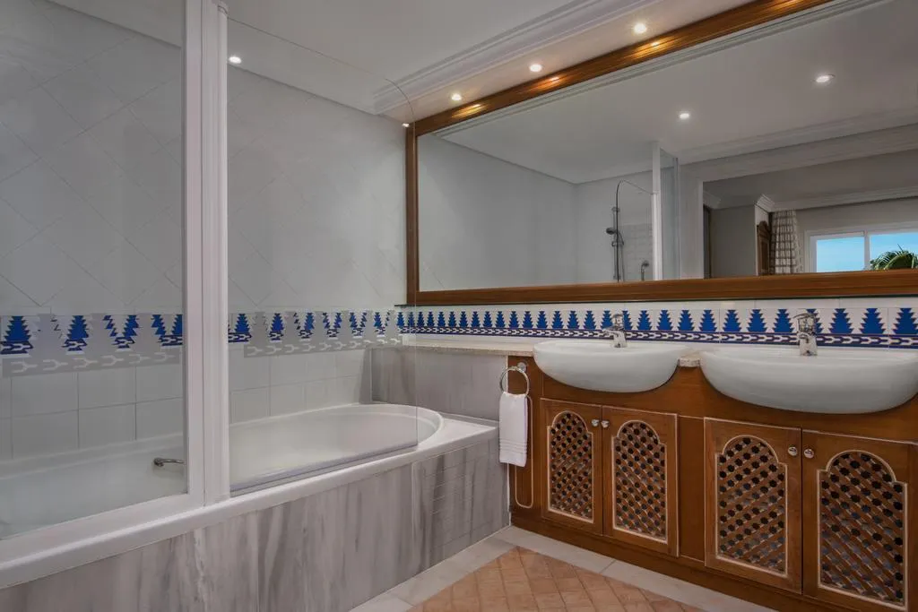 APARTMENT CAPACITY 6 TWO BEDROOMS Room, Marriott's Marbella B.Resort, Costa Del Sol