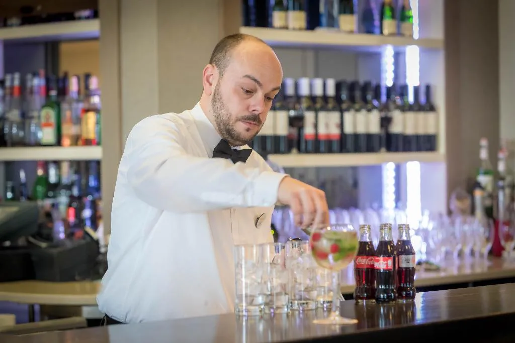 Bar, Maldron Hotel Dublin Airport, Dublin