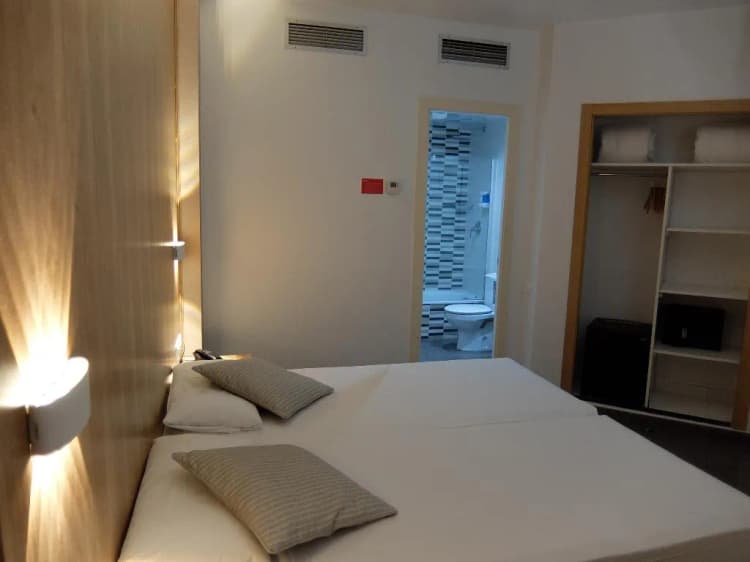 Double or Twin STANDARD Room, Medicis, Barcelona