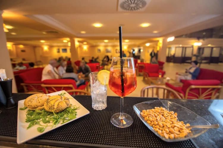 Bar, Dioscuri Bay Palace, Catania
