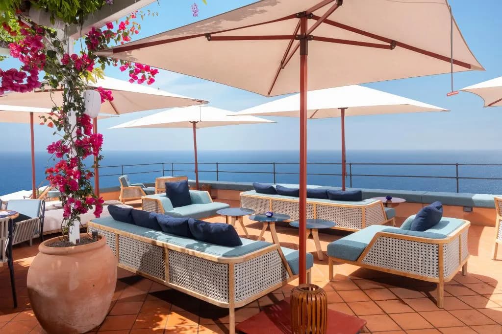 Bar, Punta Tragara, Naples