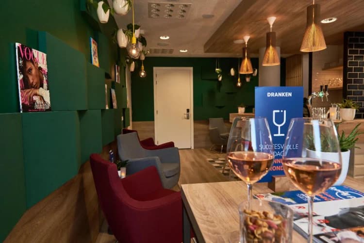 Bar, Holiday Inn Express Amsterdam - City Hall, Amsterdam