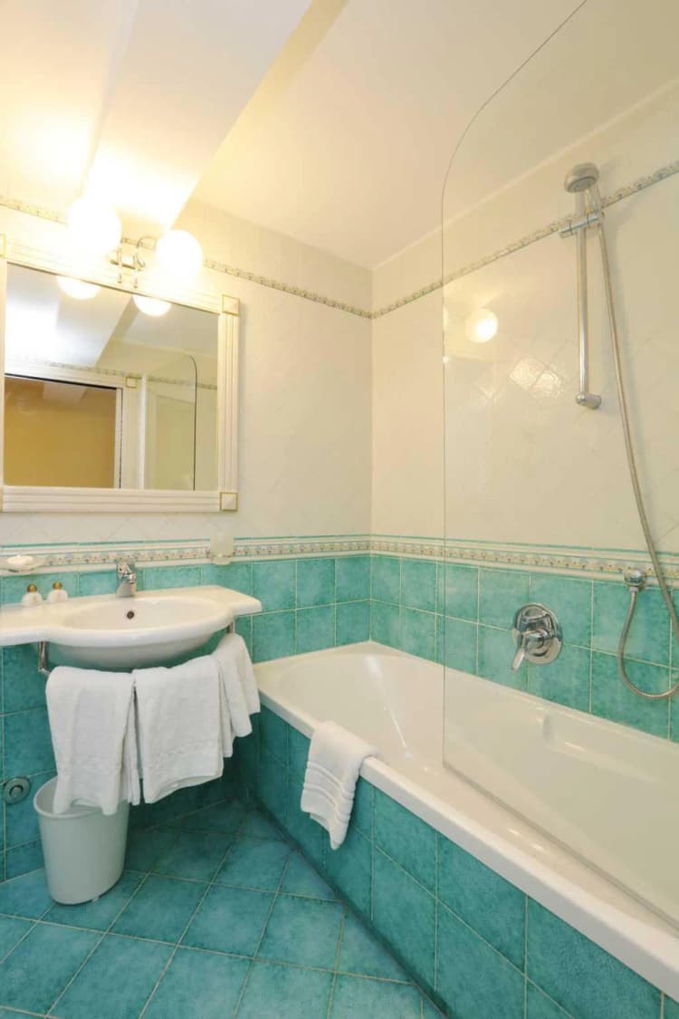Double or Twin SIDE SEA VIEW WITH BALCONY Room, La Vue D'Or, Naples