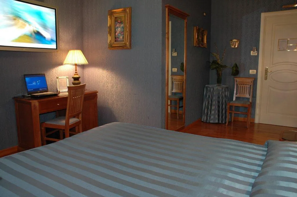 DOUBLE CLASSIC Room, Residenza Montecitorio, Rome