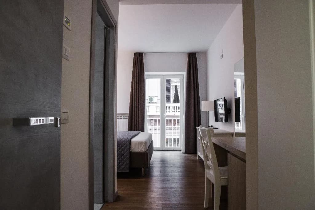 DOUBLE STANDARD Room, Prestige Rooms Chiaia, Naples