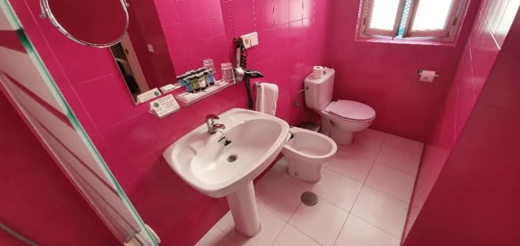 DOUBLE ECONOMY Room, Casual de las Letras Sevilla, Seville