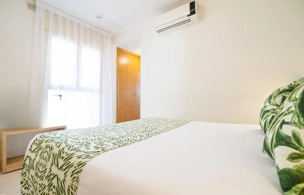 APARTMENT CAPACITY 4 ONE BEDROOM Room, Pierre & Vacances Sevilla, Seville
